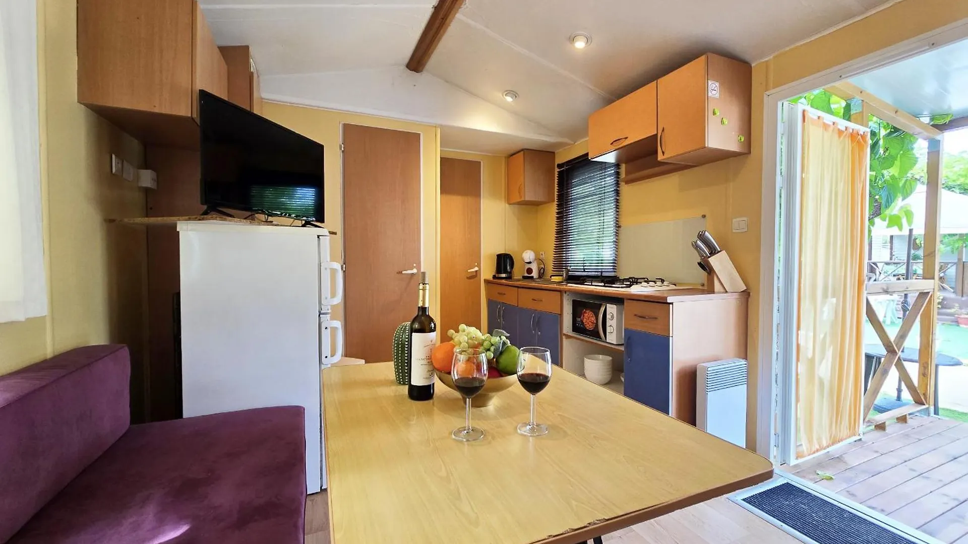 Bungalow Maia Canet De Mar Spain